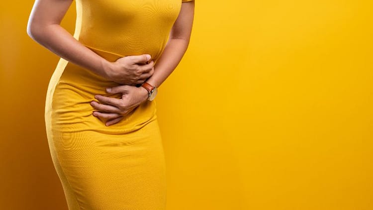 endometriosis e infertilidad mujer vestido amarillo